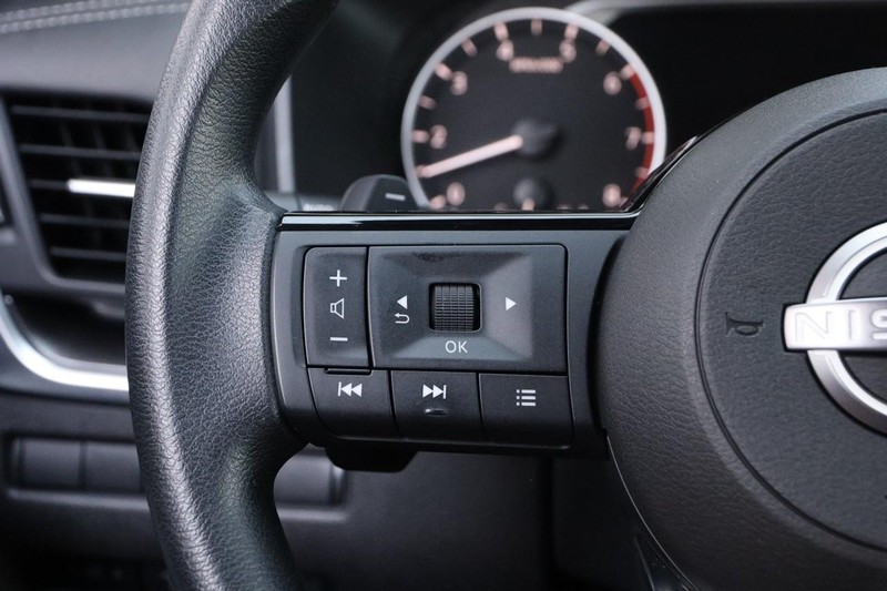 Nissan Rogue Vehicle Image 11