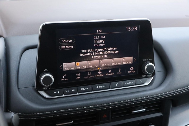 Nissan Rogue Vehicle Image 14