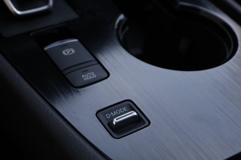 Nissan Rogue Vehicle Image 17