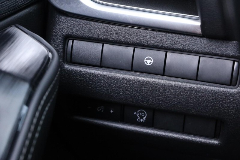 Nissan Rogue Vehicle Image 18