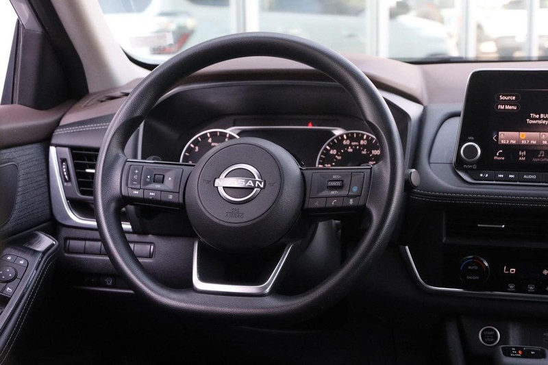 Nissan Rogue Vehicle Image 21