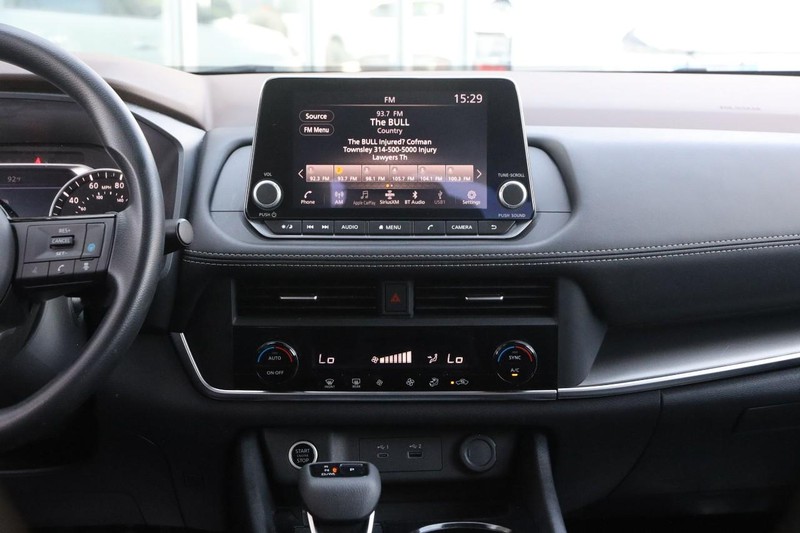 Nissan Rogue Vehicle Image 22