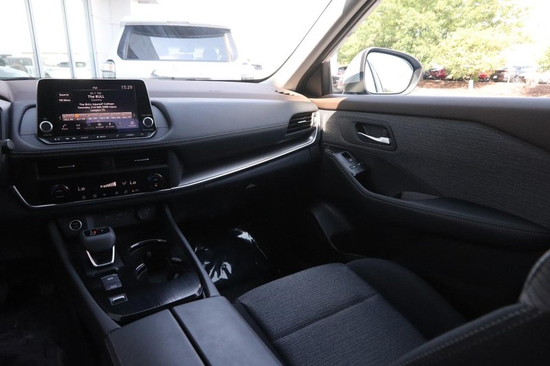 Nissan Rogue Vehicle Image 23