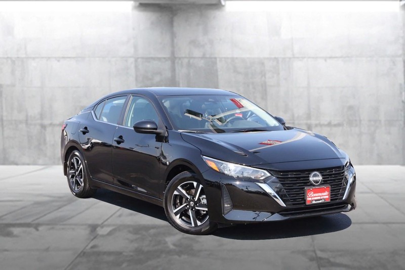 Nissan Sentra Vehicle Image 02