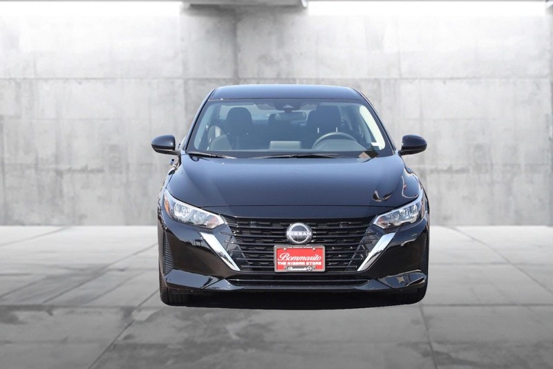 Nissan Sentra Vehicle Image 04