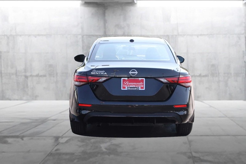Nissan Sentra Vehicle Image 06