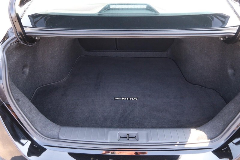 Nissan Sentra Vehicle Image 07