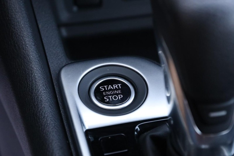 Nissan Sentra Vehicle Image 14