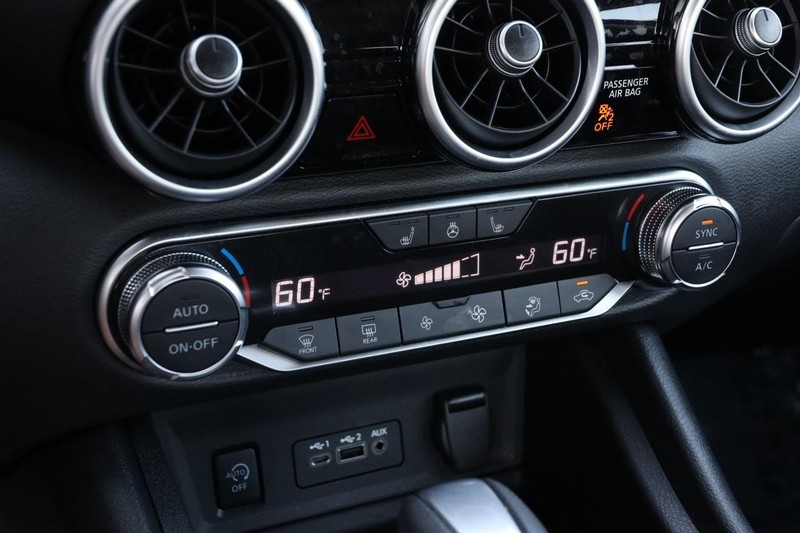 Nissan Sentra Vehicle Image 17