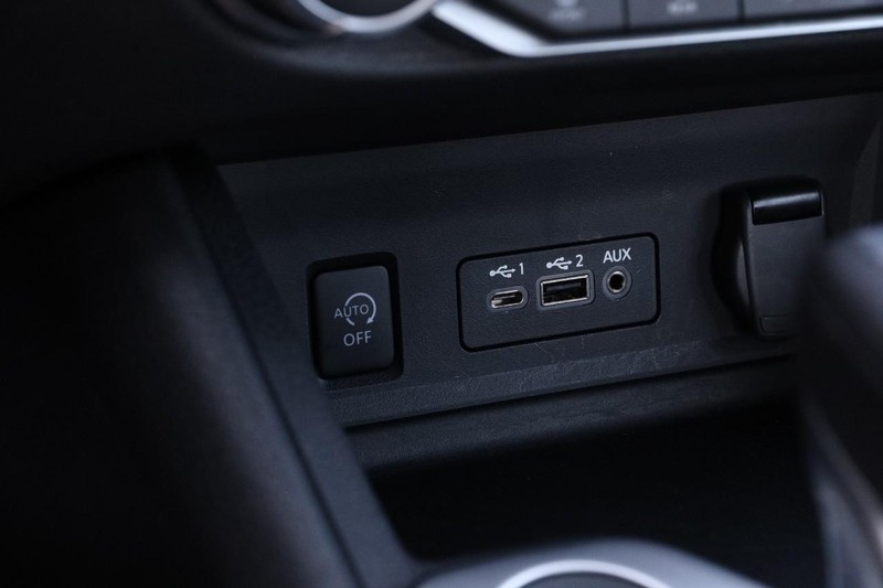 Nissan Sentra Vehicle Image 18