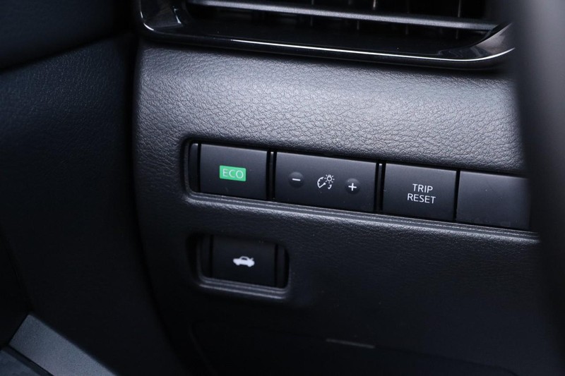 Nissan Sentra Vehicle Image 19