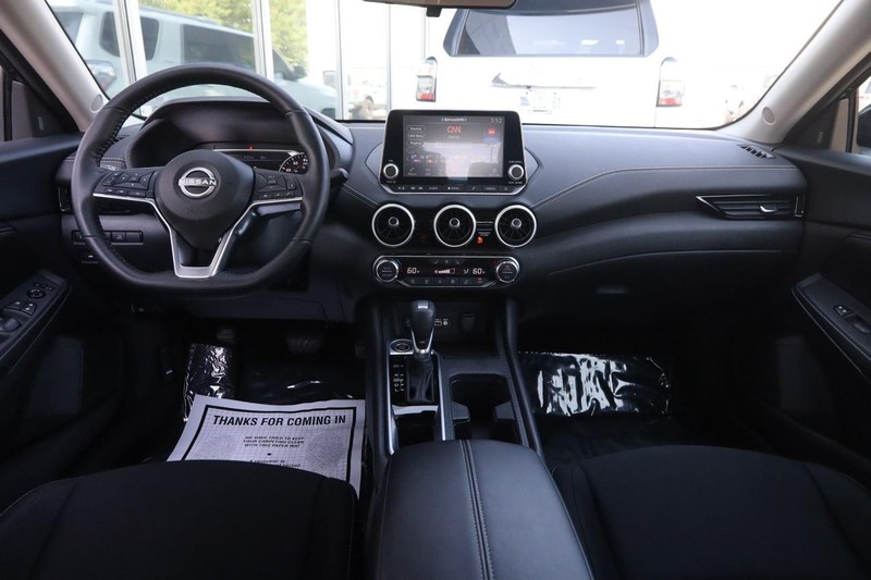 Nissan Sentra Vehicle Image 20