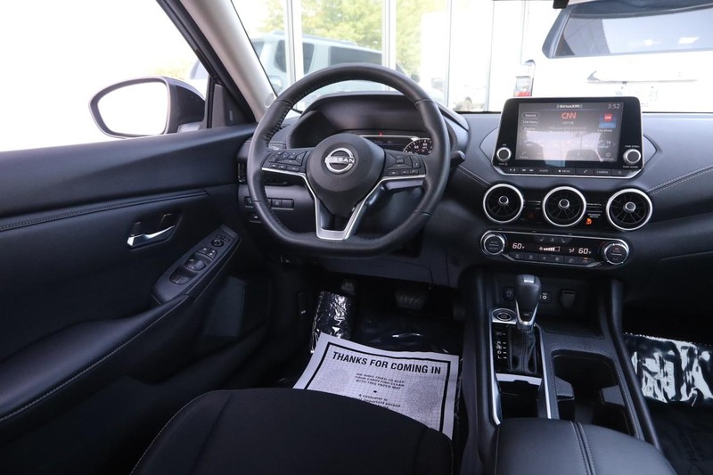 Nissan Sentra Vehicle Image 21