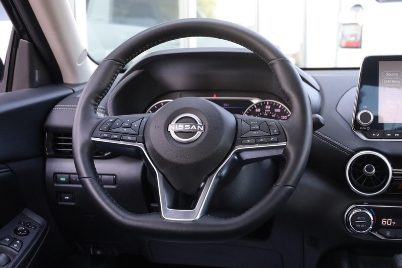 Nissan Sentra Vehicle Image 22