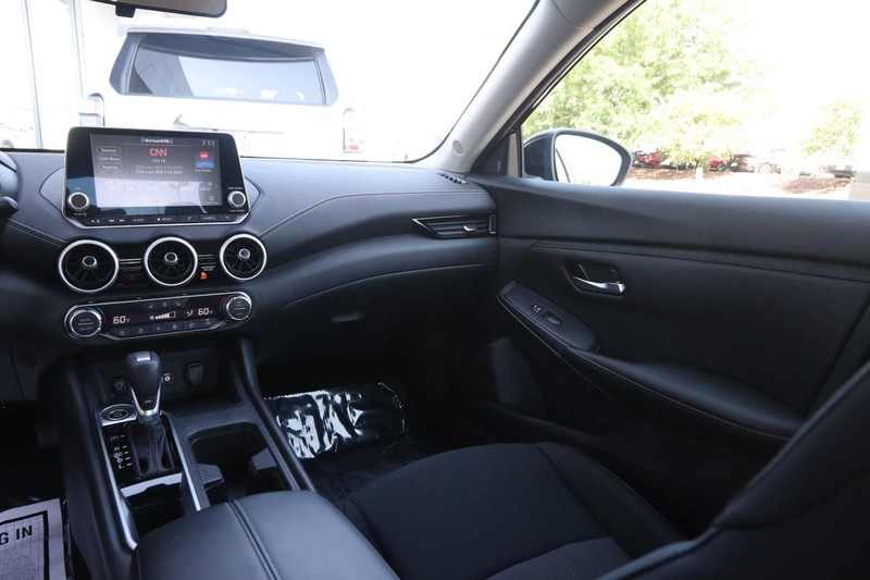 Nissan Sentra Vehicle Image 24