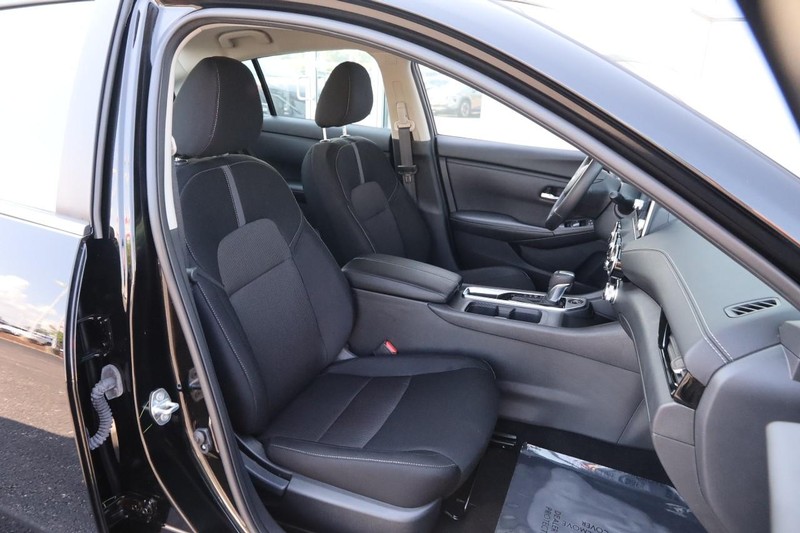 Nissan Sentra Vehicle Image 25