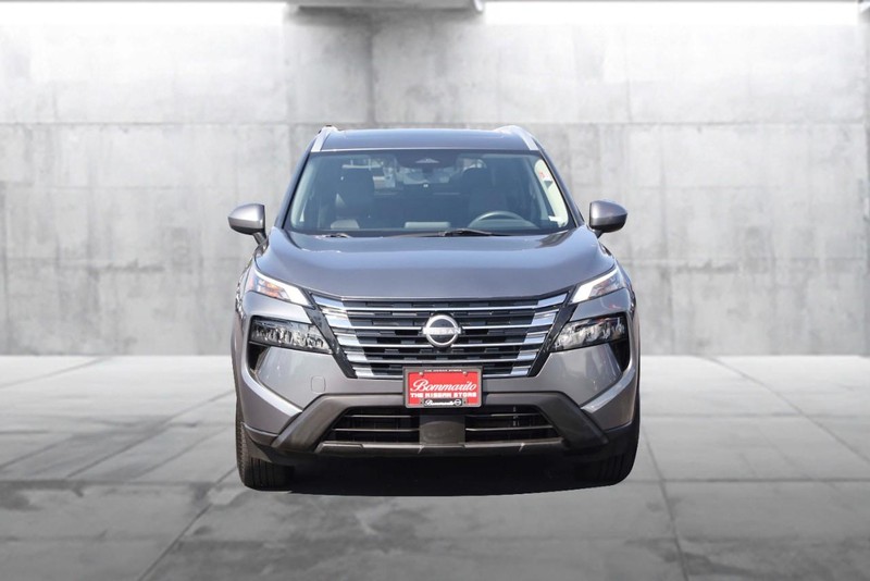 Nissan Rogue Vehicle Image 04