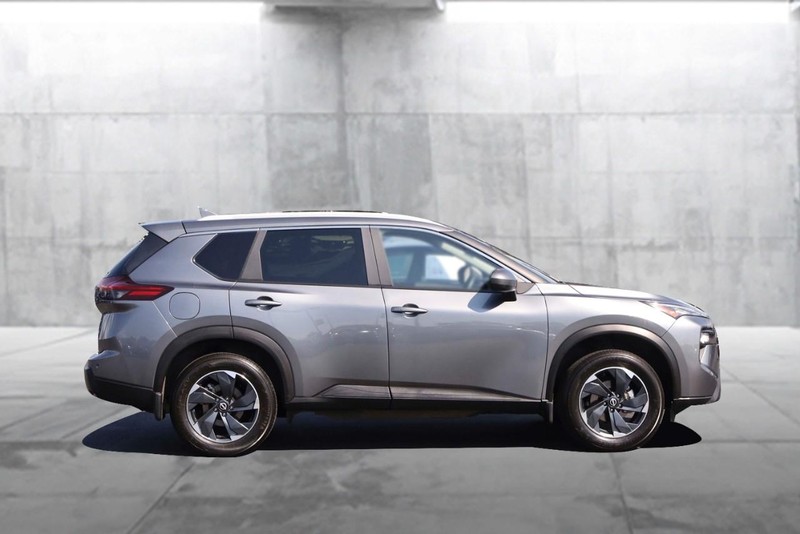 Nissan Rogue Vehicle Image 05