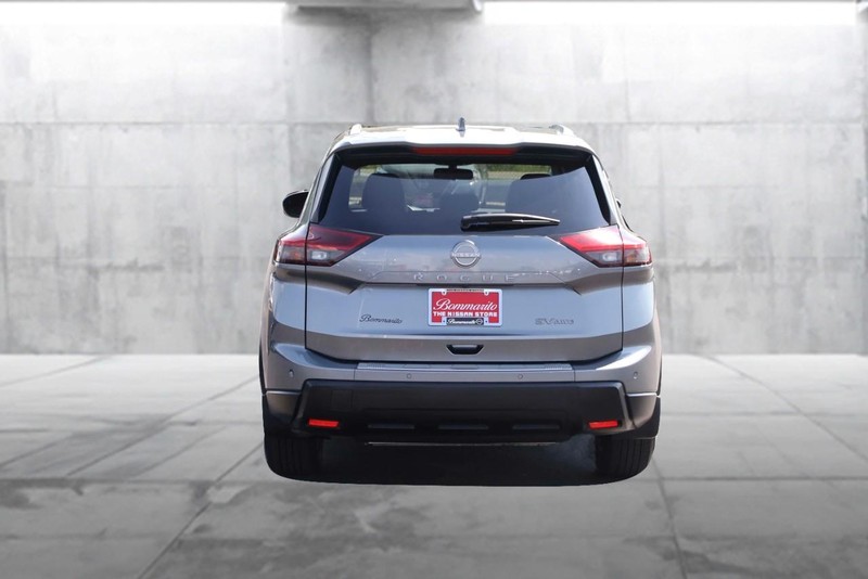 Nissan Rogue Vehicle Image 06