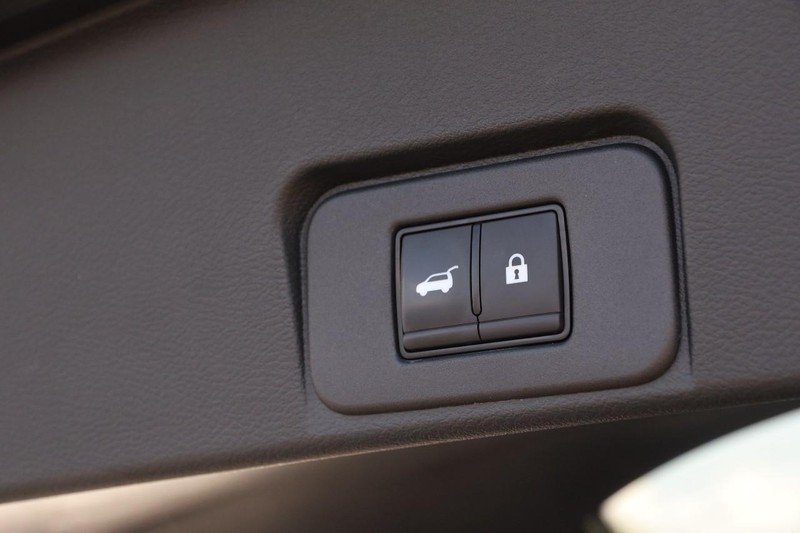 Nissan Rogue Vehicle Image 08