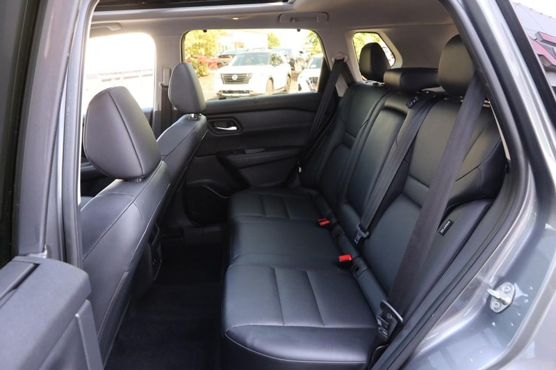 Nissan Rogue Vehicle Image 11