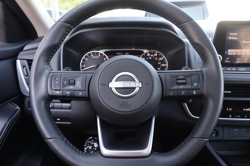 Nissan Rogue Vehicle Image 12