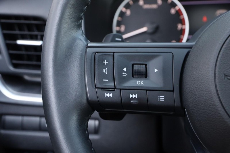 Nissan Rogue Vehicle Image 13