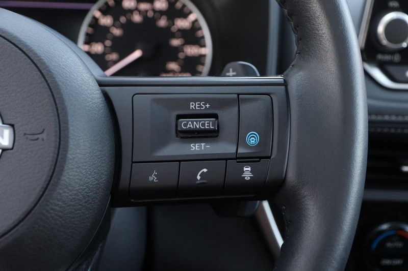 Nissan Rogue Vehicle Image 14