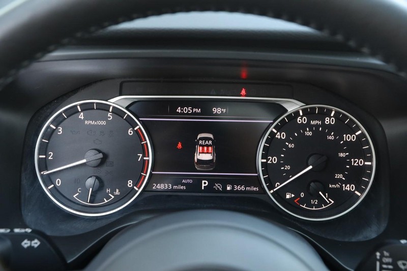 Nissan Rogue Vehicle Image 15