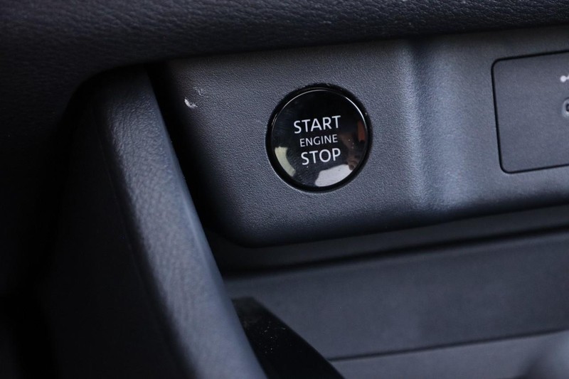 Nissan Rogue Vehicle Image 16