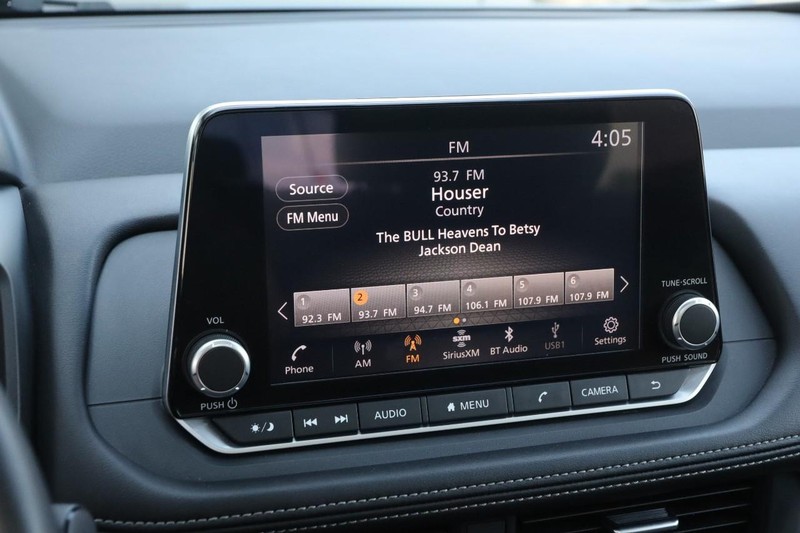 Nissan Rogue Vehicle Image 17