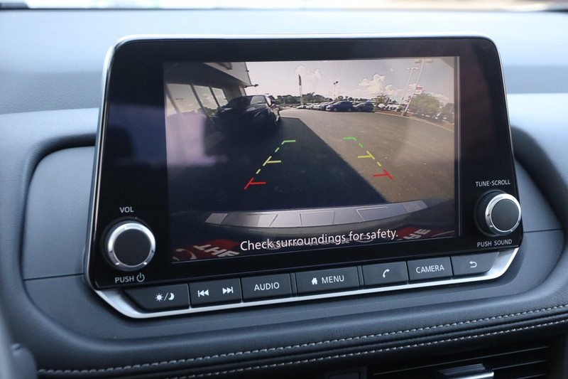 Nissan Rogue Vehicle Image 18
