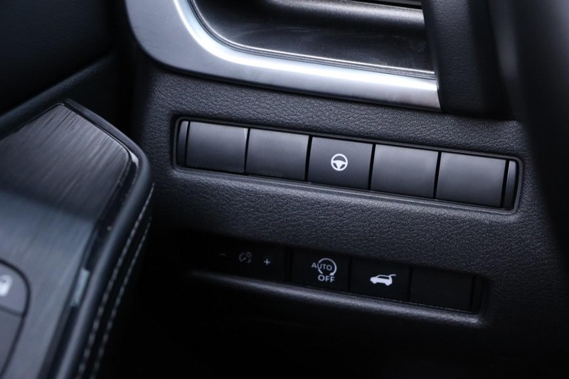 Nissan Rogue Vehicle Image 21