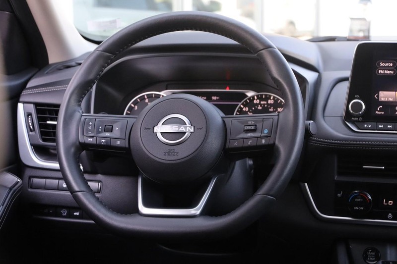 Nissan Rogue Vehicle Image 24