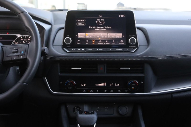 Nissan Rogue Vehicle Image 25