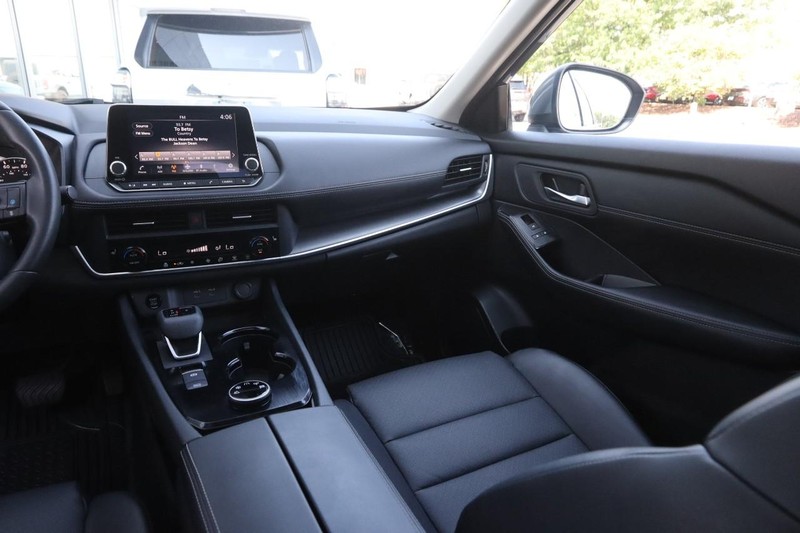 Nissan Rogue Vehicle Image 26