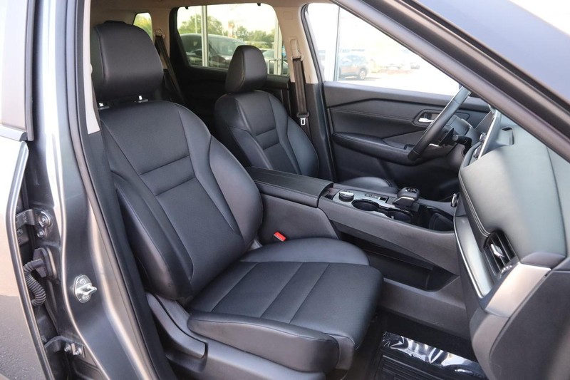 Nissan Rogue Vehicle Image 27
