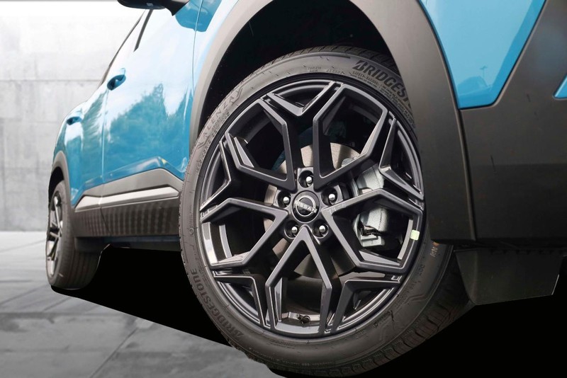 Nissan Kicks Vehicle Image 03