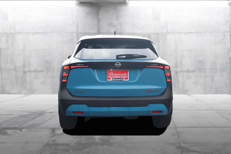 Nissan Kicks Vehicle Image 07
