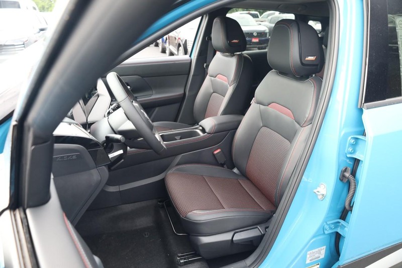 Nissan Kicks Vehicle Image 11