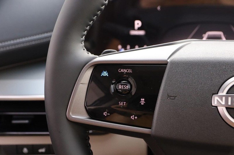 Nissan Murano Vehicle Image 11