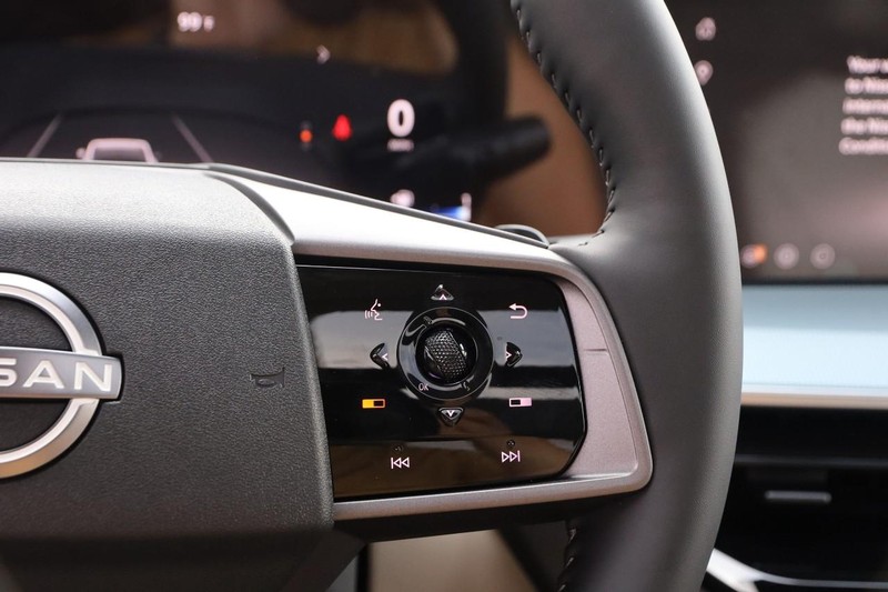 Nissan Murano Vehicle Image 12