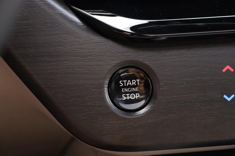 Nissan Murano Vehicle Image 14