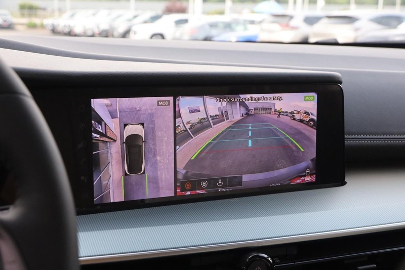 Nissan Murano Vehicle Image 16