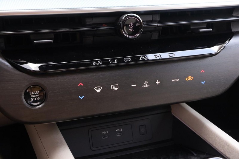 Nissan Murano Vehicle Image 17