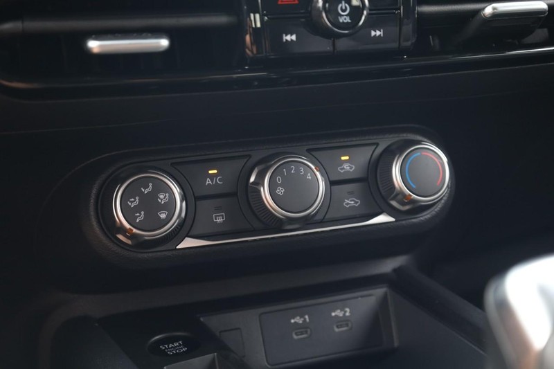 Nissan Kicks Vehicle Image 14