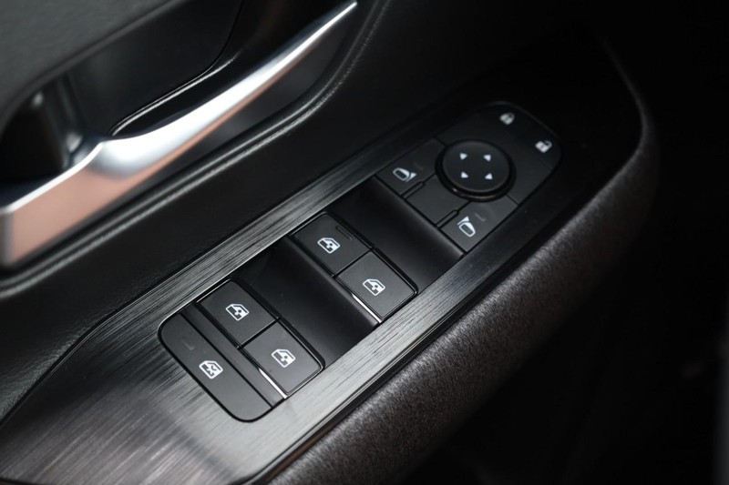 Nissan Kicks Vehicle Image 18