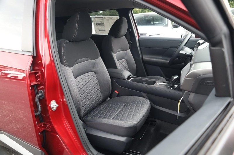 Nissan Kicks Vehicle Image 24