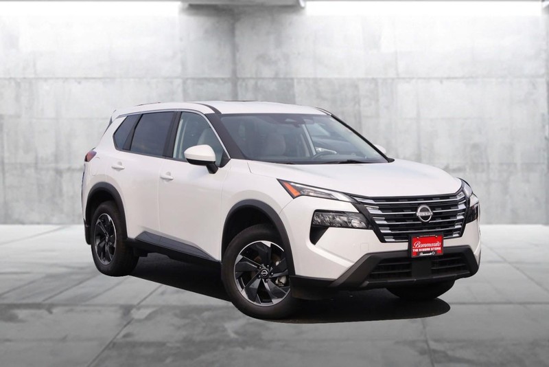 Nissan Rogue Vehicle Image 02
