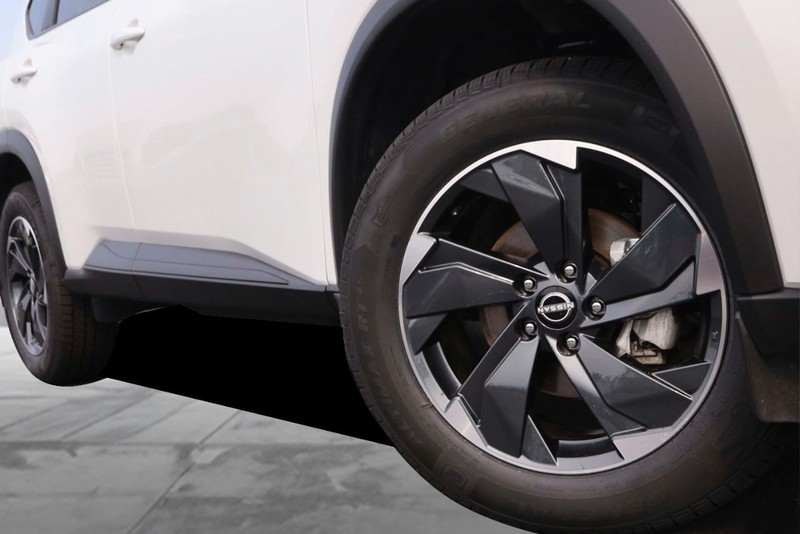 Nissan Rogue Vehicle Image 03